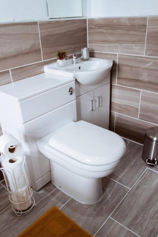 Beautiful 2 Bedroom House - Free Parking - Lt House Leicester Exteriör bild