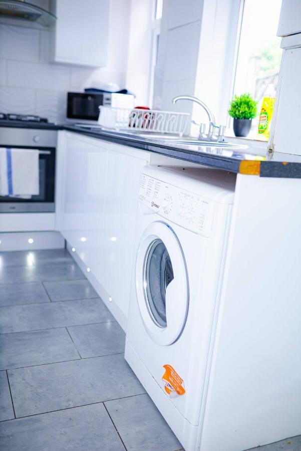 Beautiful 2 Bedroom House - Free Parking - Lt House Leicester Exteriör bild